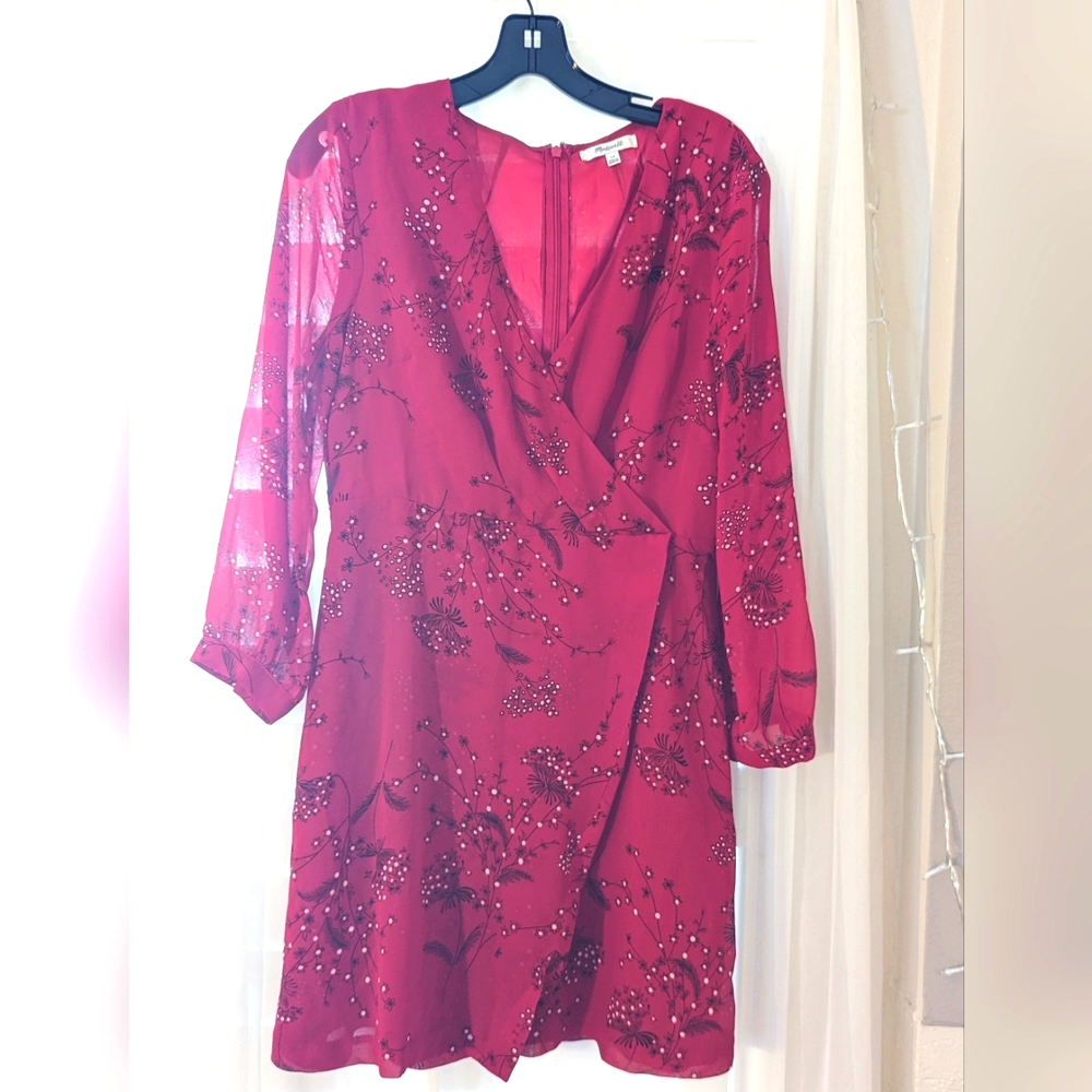 Classy but Sexy Madewell Size 10 with sheer sleeves and cross body draping.